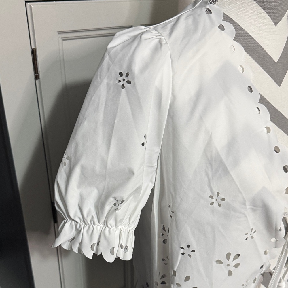 NWT SHEIN White Eyelet Tie Front Women's Top Size Small - Picture 4 of 10